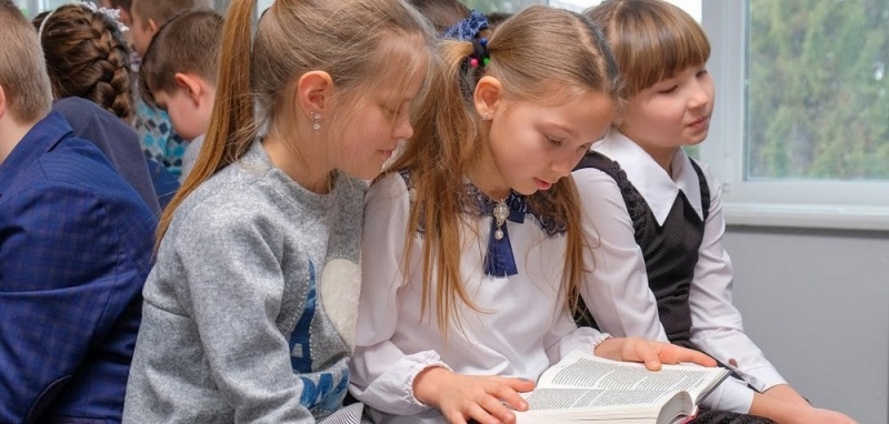 Школы Павлограда получили почти 9 тыс. учебников