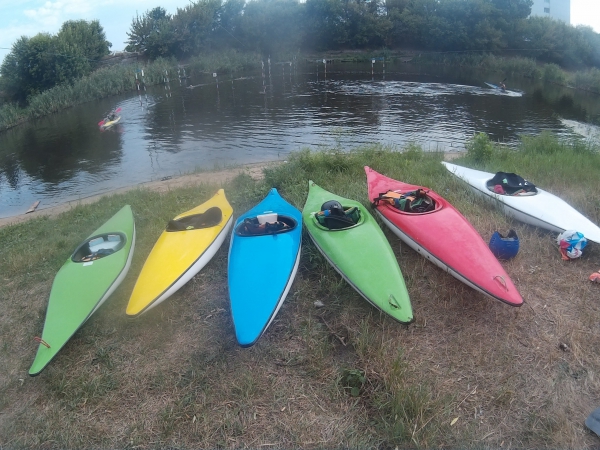 В честь праздника юные спортсмены устроили заплыв в Павлограде