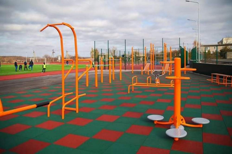 В Юрьевке новый стадион уже открыт для занятий спортом