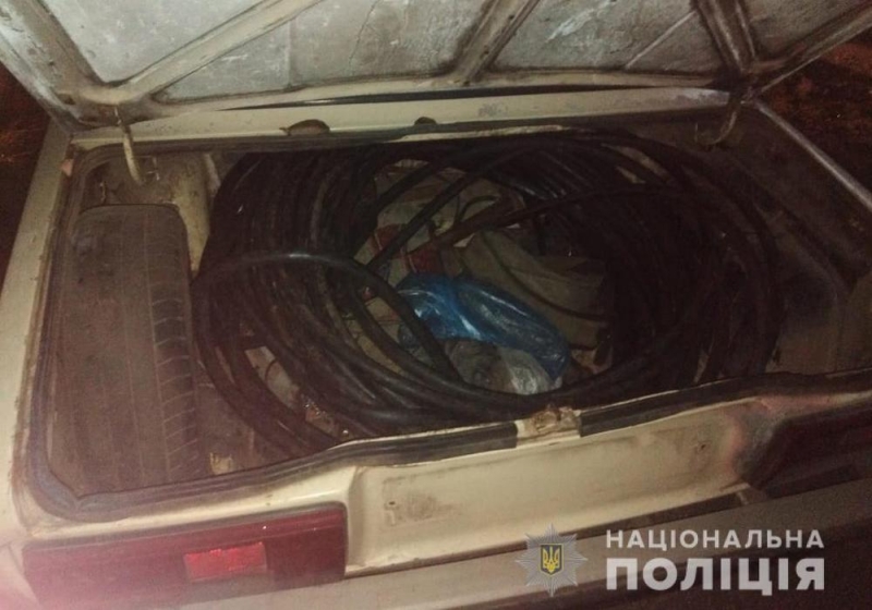 В Павлограде двое мужчин вырезали более 100 метров кабеля (ВИДЕО)