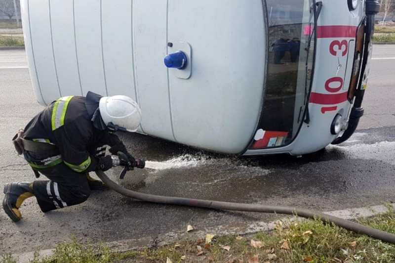 В Павлограде перевернулась машина скорой помощи