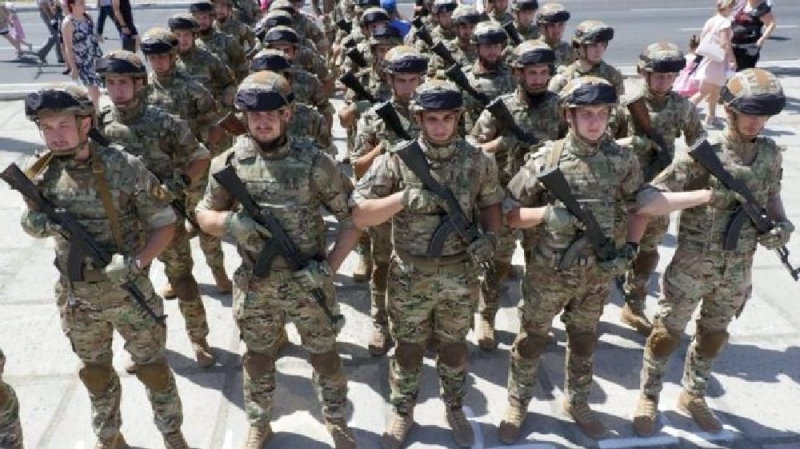 Без мобилизации и предвыборной кампании: что будет после введения военного положения