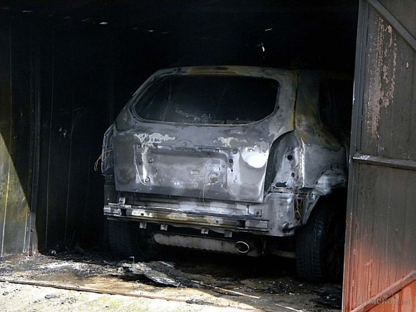 В гаражном кооперативе сгорели два автомобиля