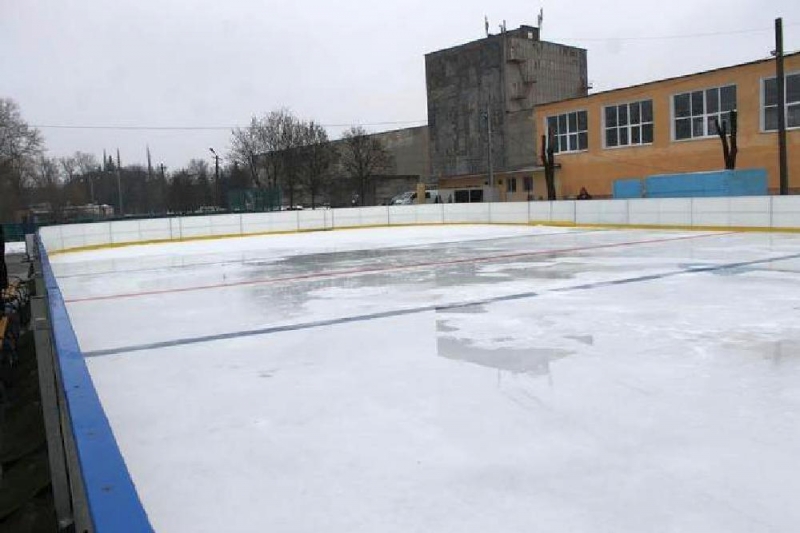 Святой Николай торжественно открыл в Павлограде ледовый каток
