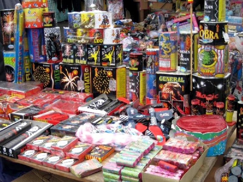 Огнеборцы Павлограда призывают осторожно обращаться с «взрывными» новогодними игрушками