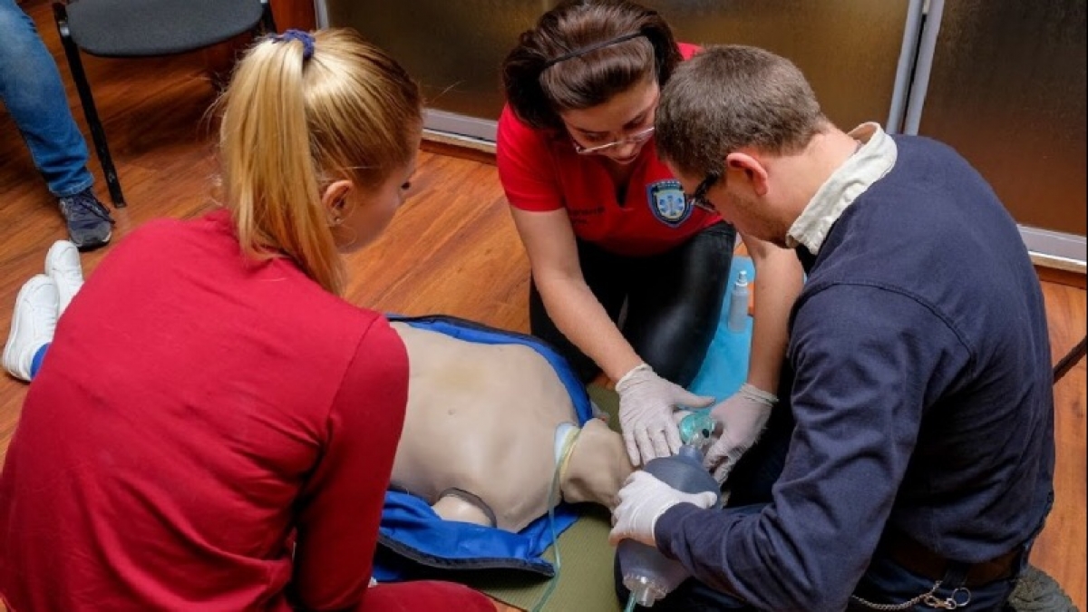 Как помочь пострадавшему до приезда «скорой» – впервые на Днепропетровщине стартовали курсы для копов