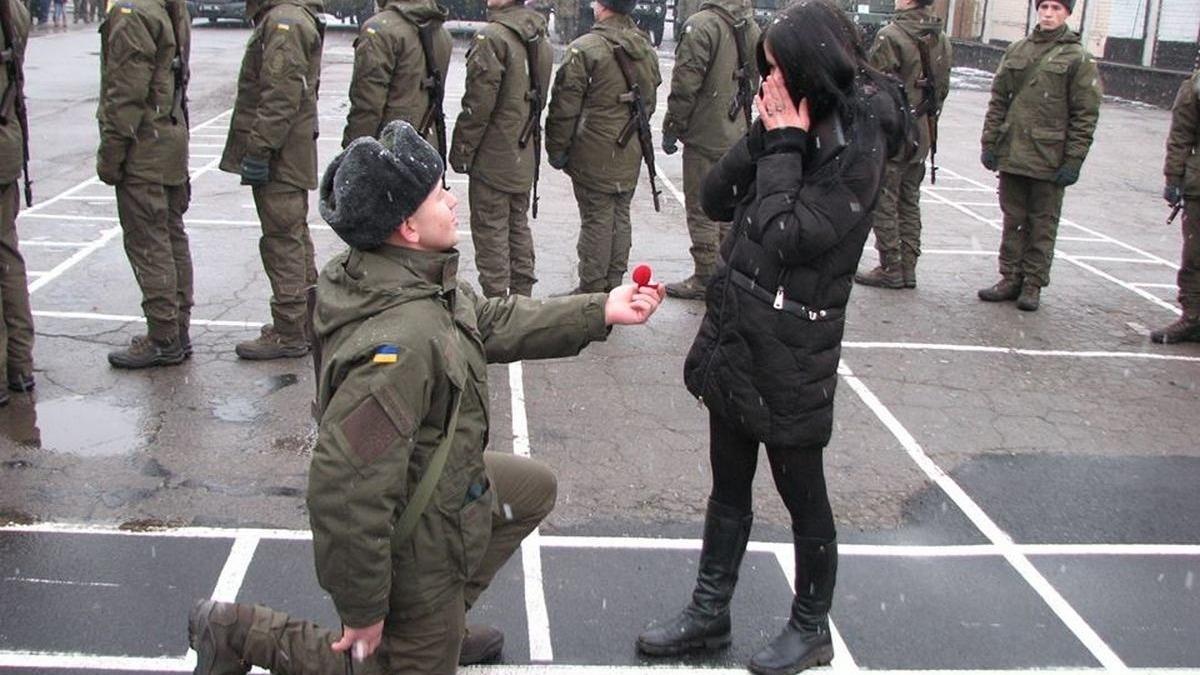 Романтическая присяга: в Павлограде пять воинов после присяги предложили руку и сердце вторым половинкам