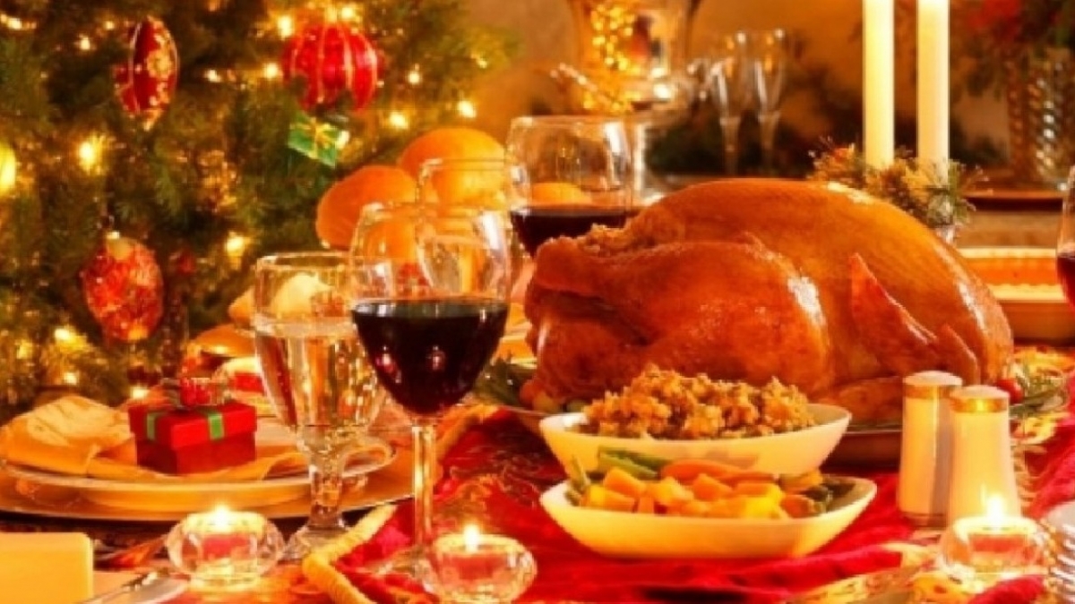 Новый год 2019: что обязательно должно быть на столе в новогоднюю ночь