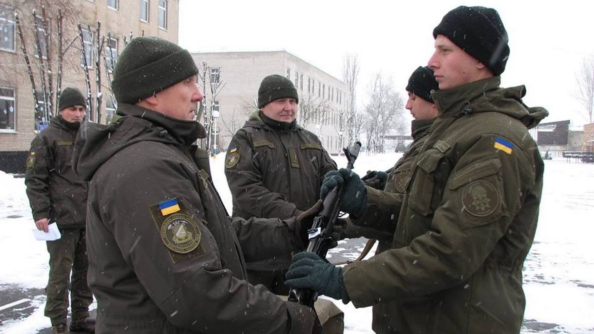 Молодым нацгвардейцам Павлограда торжественно вручили оружие