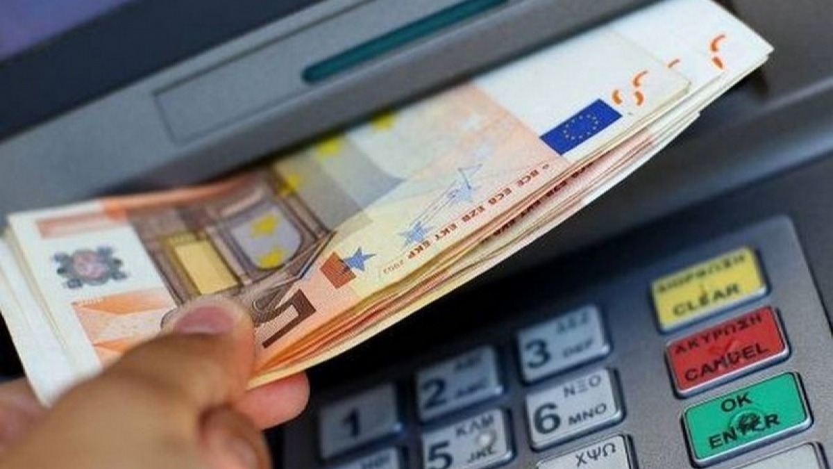 С 1 января украинцы могут обменивать валюту через банкоматы и платежные терминалы