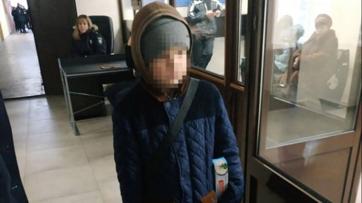 9-летний мальчик из Павлограда поехал в Днепр что бы заработать деньги играя в трамвае