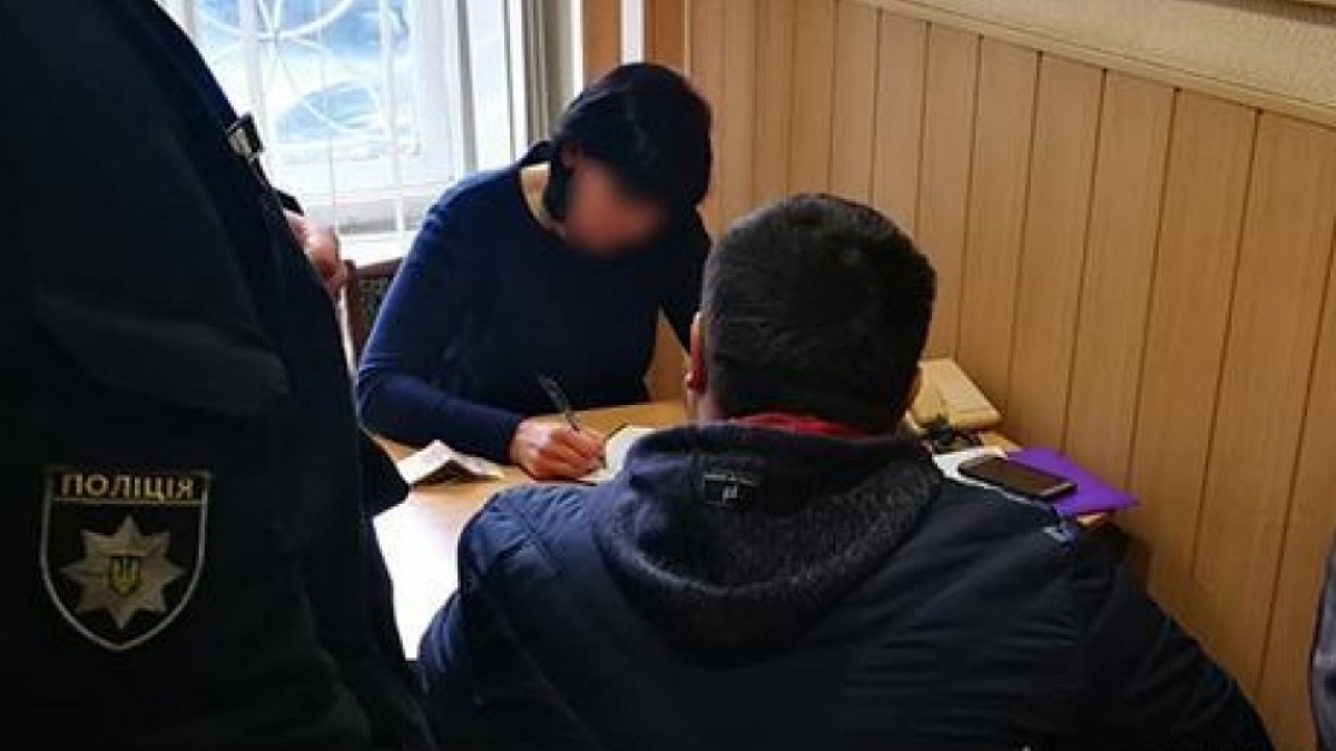 Павлоградца задержали за дачу взятки полицейскому