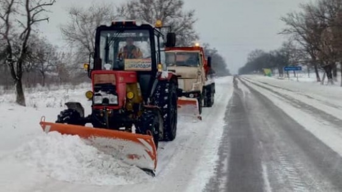 122 км дорог за сутки расчистили коммунальщики области - все трассы открыты