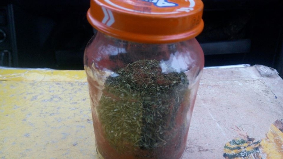 У жителя Юрьевки полицейские изъяли банку с наркотиками