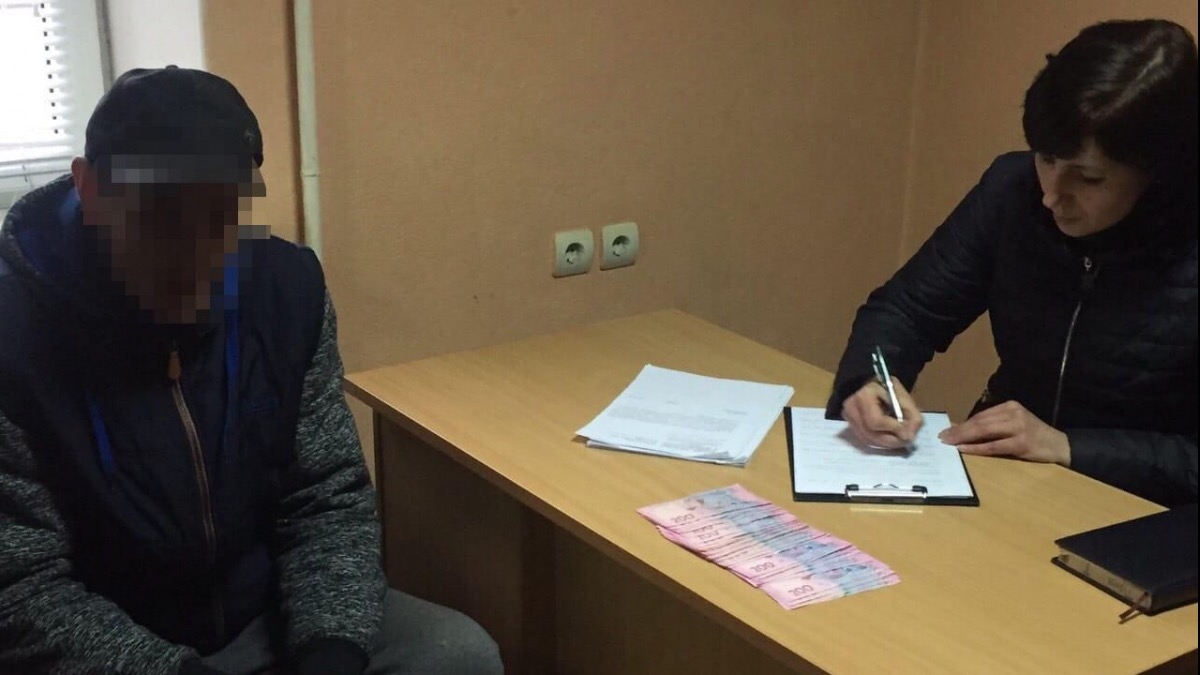 В Терновке за попытку дачи взятки полицейскому задержан местный житель