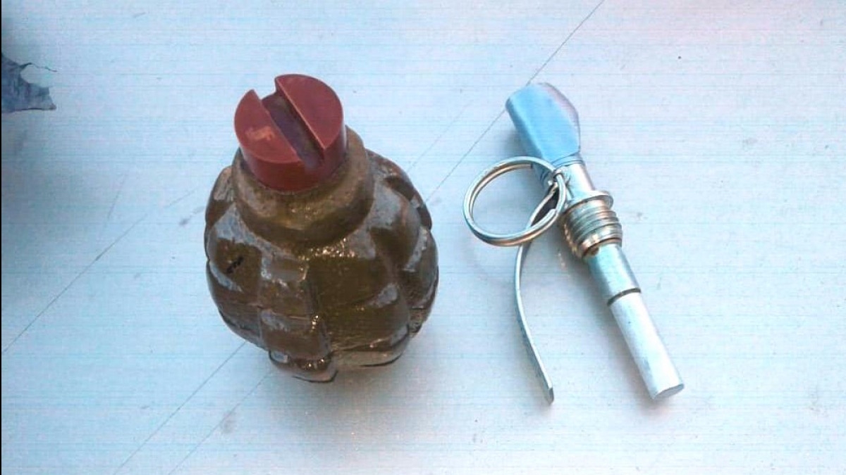 В Павлограде у моста полицейские задержали мужчину с гранатой