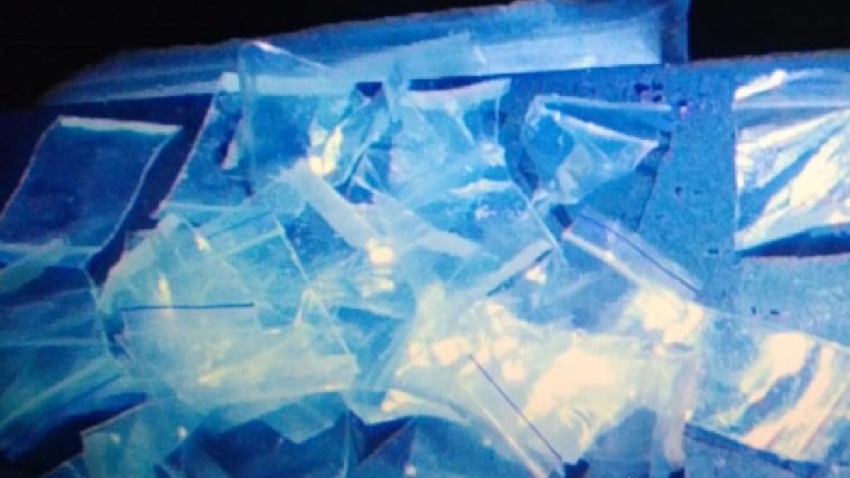 Полицейские Первотравенска изъяли у водителя 25 пакетиков с метамфетамином