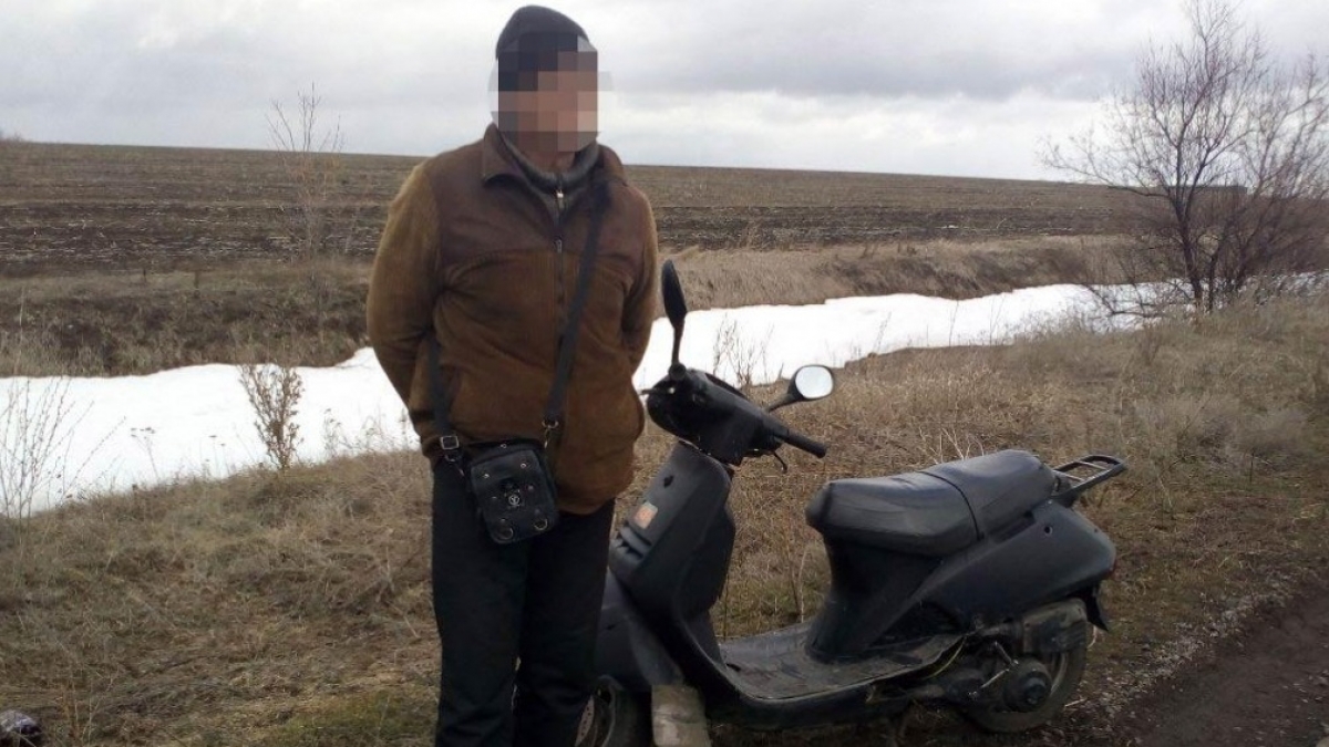 В Юрьевке полицейские задержали вора мопеда